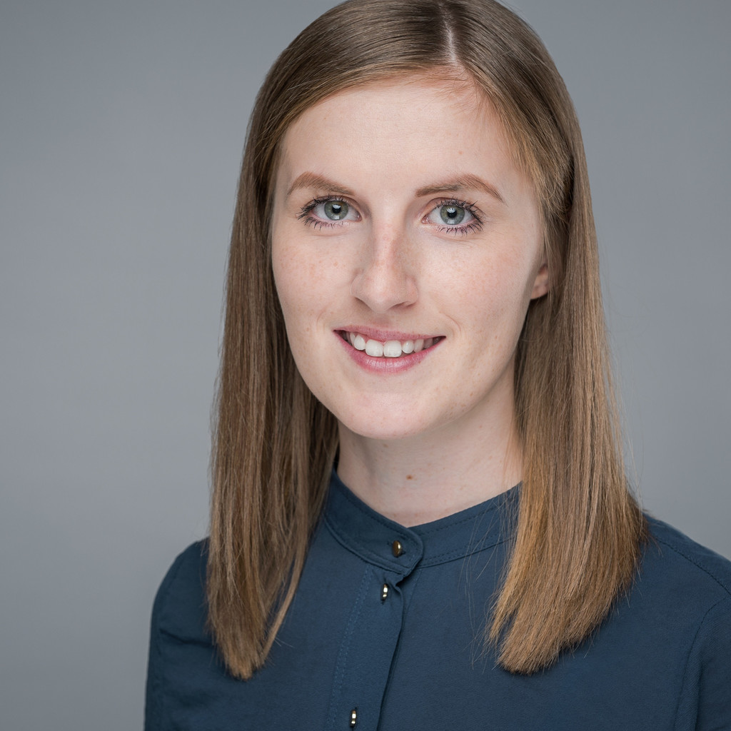 Katharina Schmidt Senior Associate PwC PricewaterhouseCoopers GmbH 