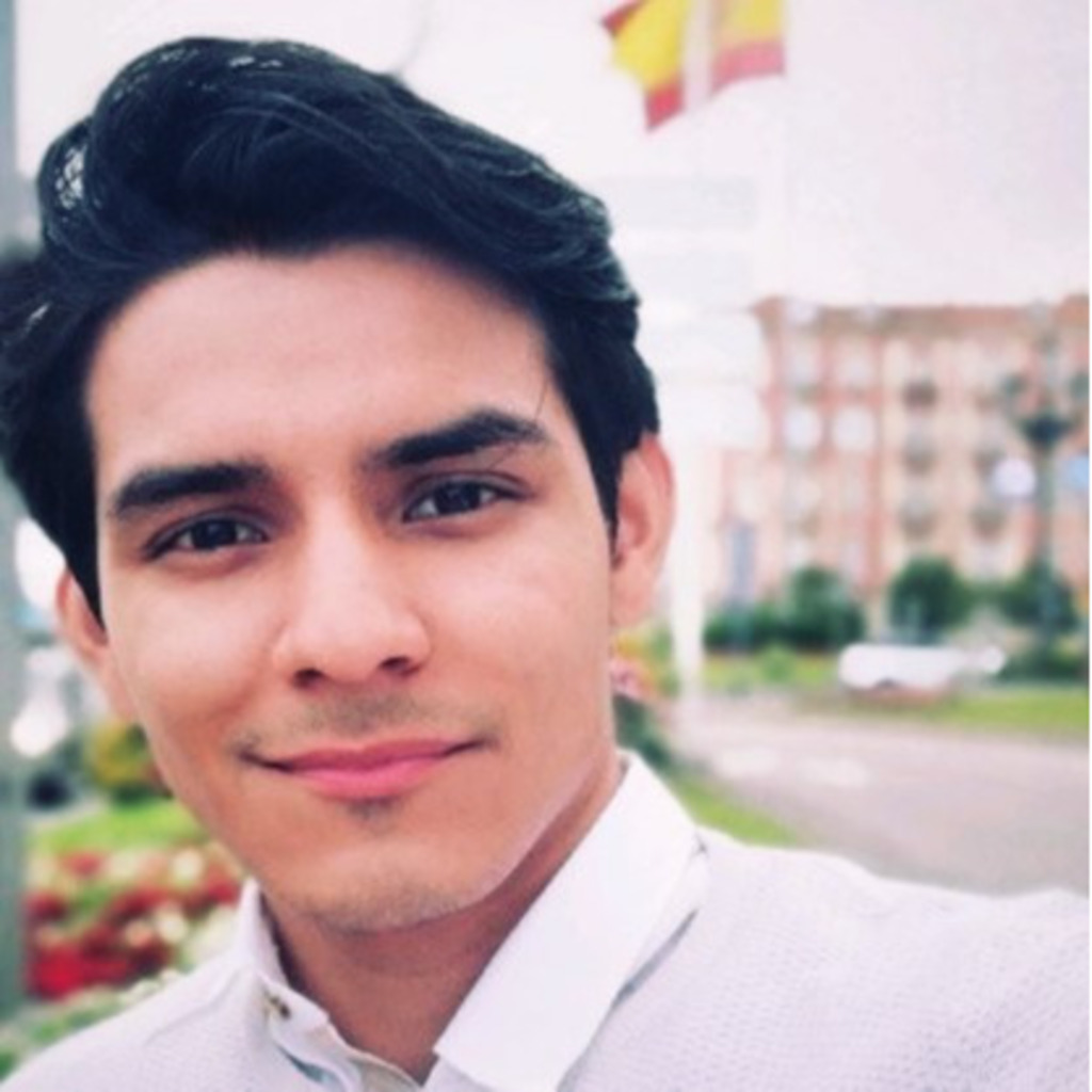 Darwin Alvarez ortiz Community Manager Compañia del tropicó XING