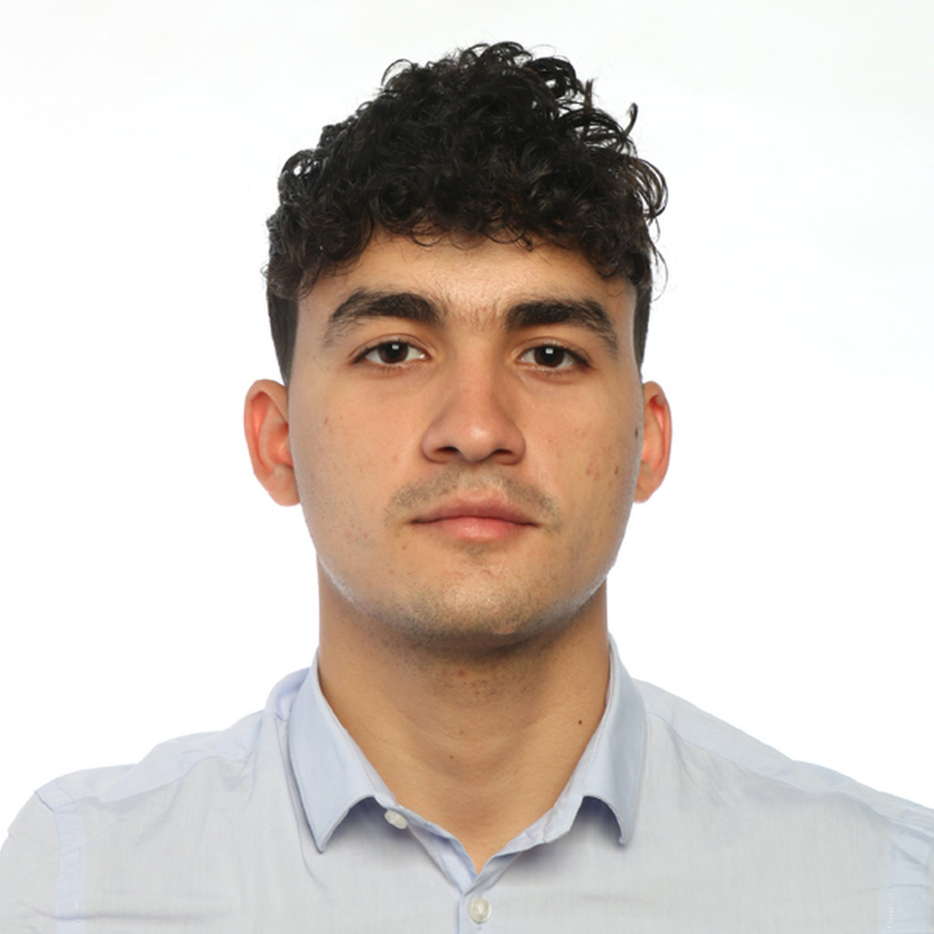 Ian Carlos Rodriguez Hernandez Servicekraft Minijobbasis Chi Keng