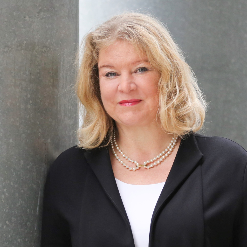 Dr. Kathrin Cornelius Board Member Female Business Seminars XING