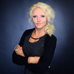 Dr. Nadine Poppe