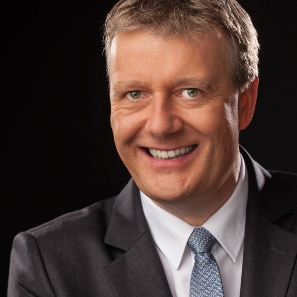 Managing director. "phillip mccreanor"+"managing director". Штефан ноймайер. Managing director. Mike barker (director).