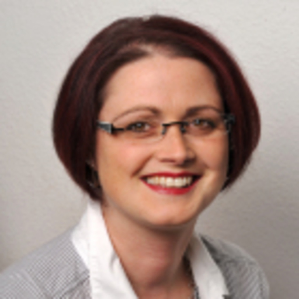 Anja Mitschker Vertriebsmitarbeiter CNC Speedform AG XING