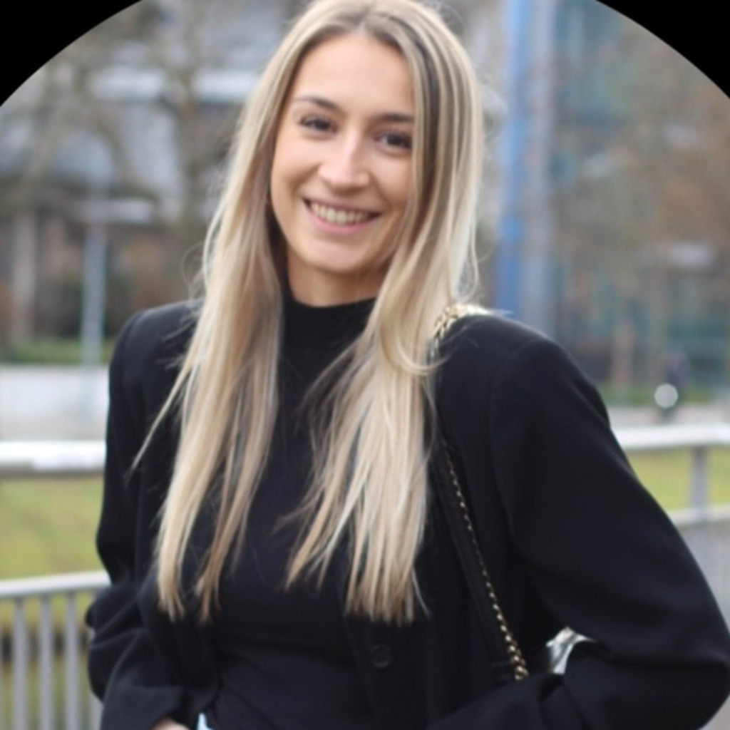 Julia Matzka Marketing & Digital Media FOM Hochschule für Oekonomie