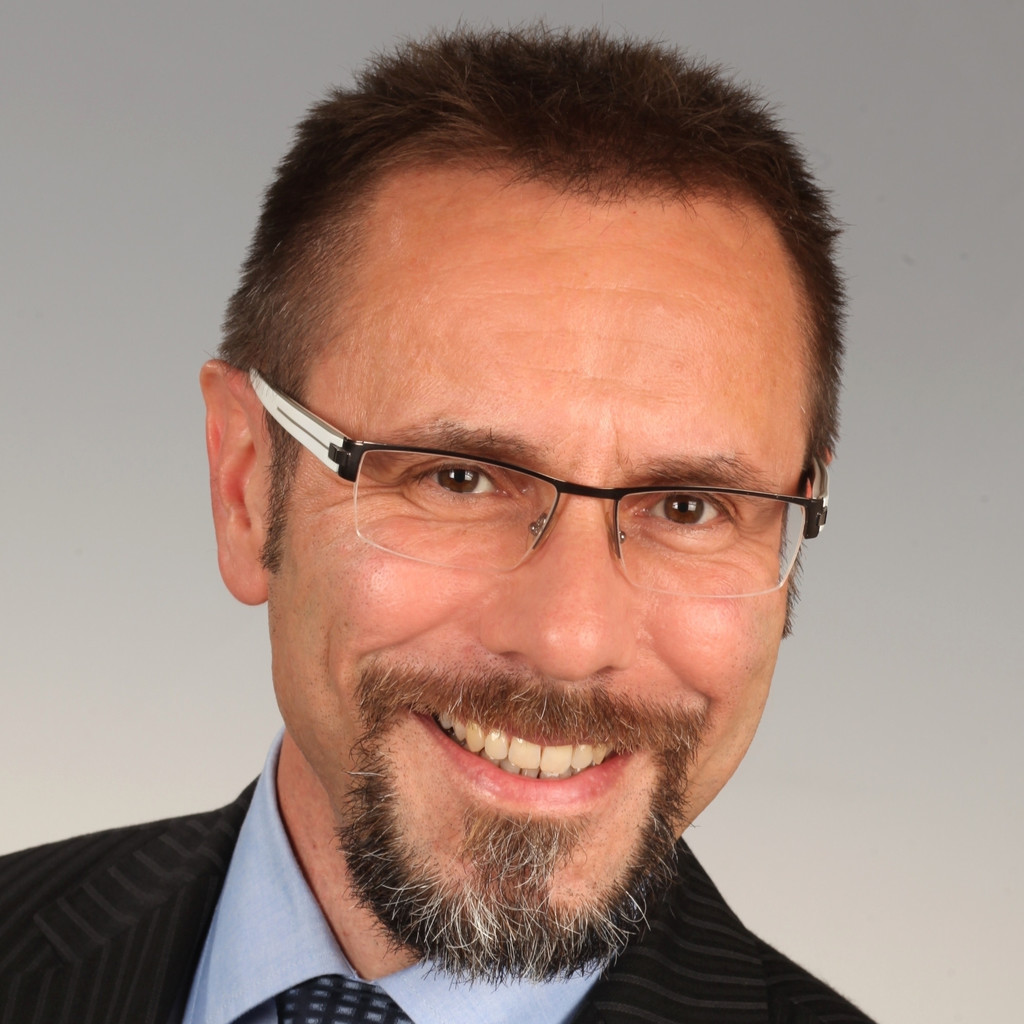 Dr. Frank Martin Fachbereichsleiter Gewässergütelabore Staatliche