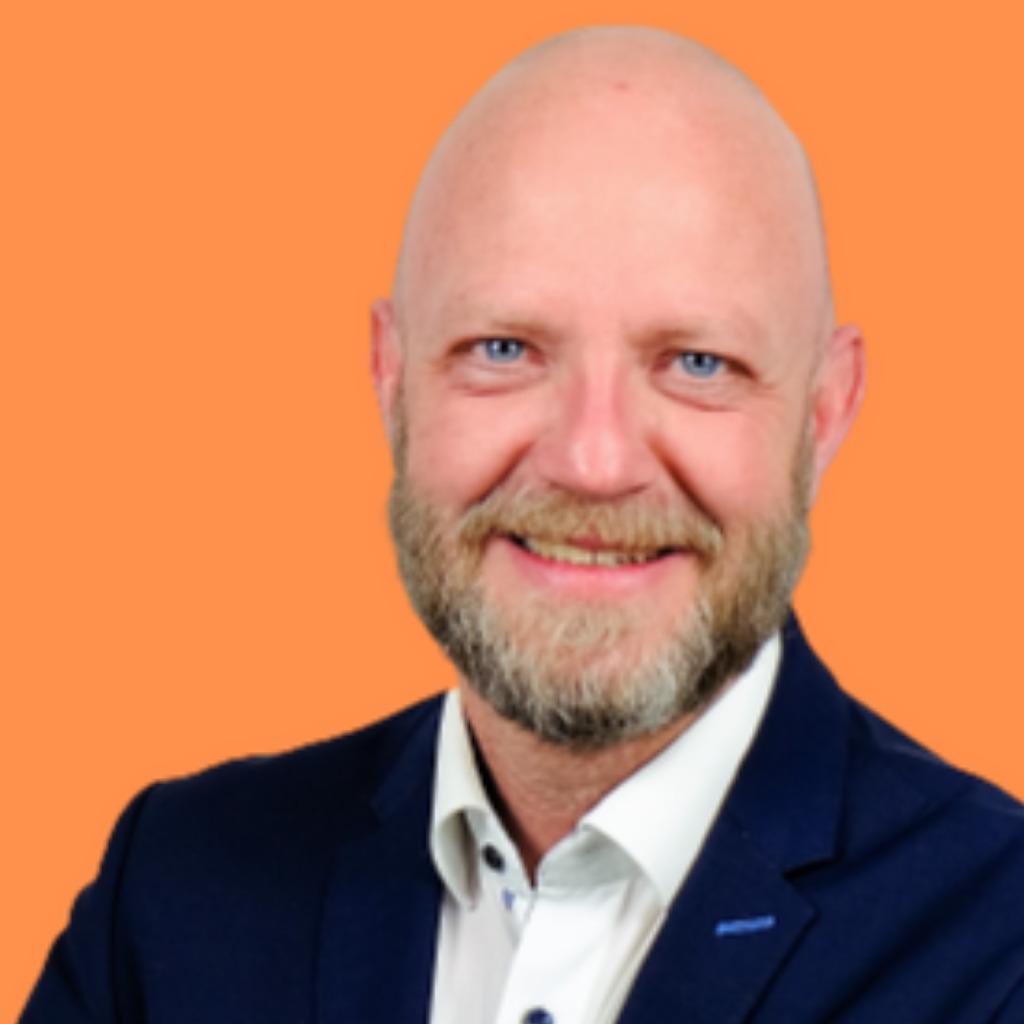 Alexander Pfülb Head of Customer Management Labor LS SE & Co. KG XING