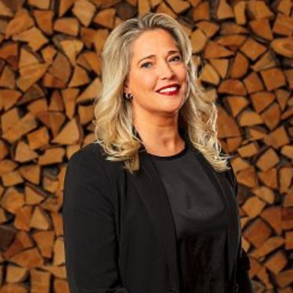 julia-nolte-director-of-sales-hotel-kitzhof-mountain-design