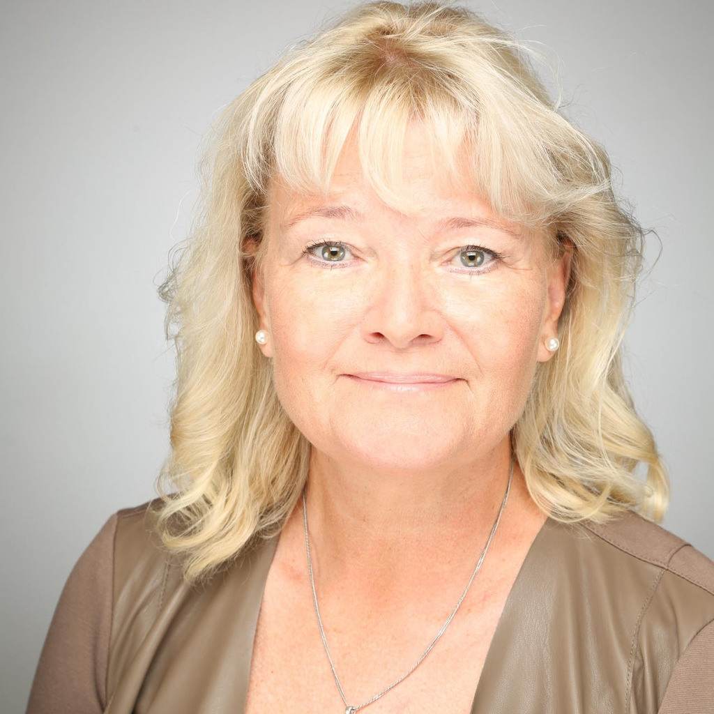 Esther Copia Senior Consultant Hollitscher Human Resources Boutique