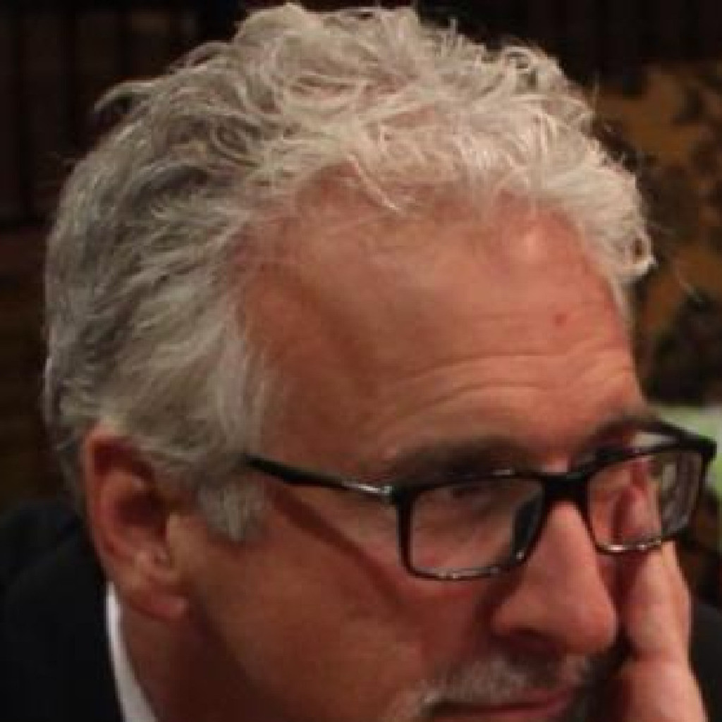 Prof. Antonio Fernandez I work as an independent contractor a