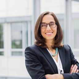 Dr. Adriane Winter