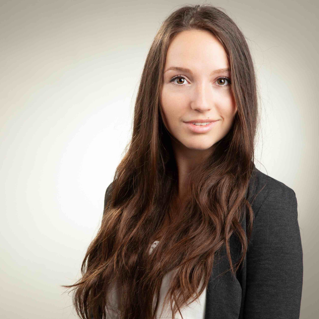 Cindy Harzer - Beraterin im Gesundheitswesen / Team Private Banking ...