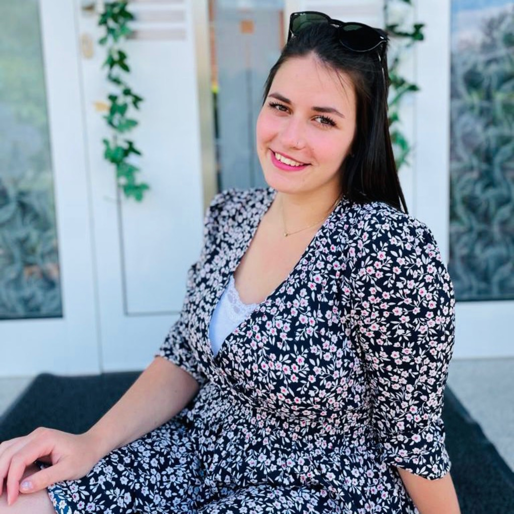 Sina Scheuer Gruppenleiterin Servicekunden Commerzbank AG XING