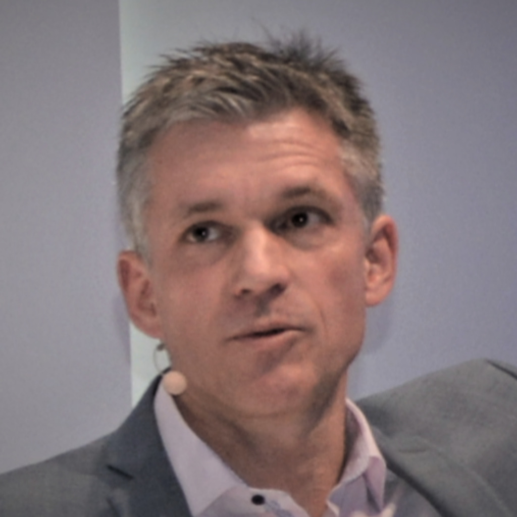 Thomas Medved Marketing & Sales for Digital Business and Drives