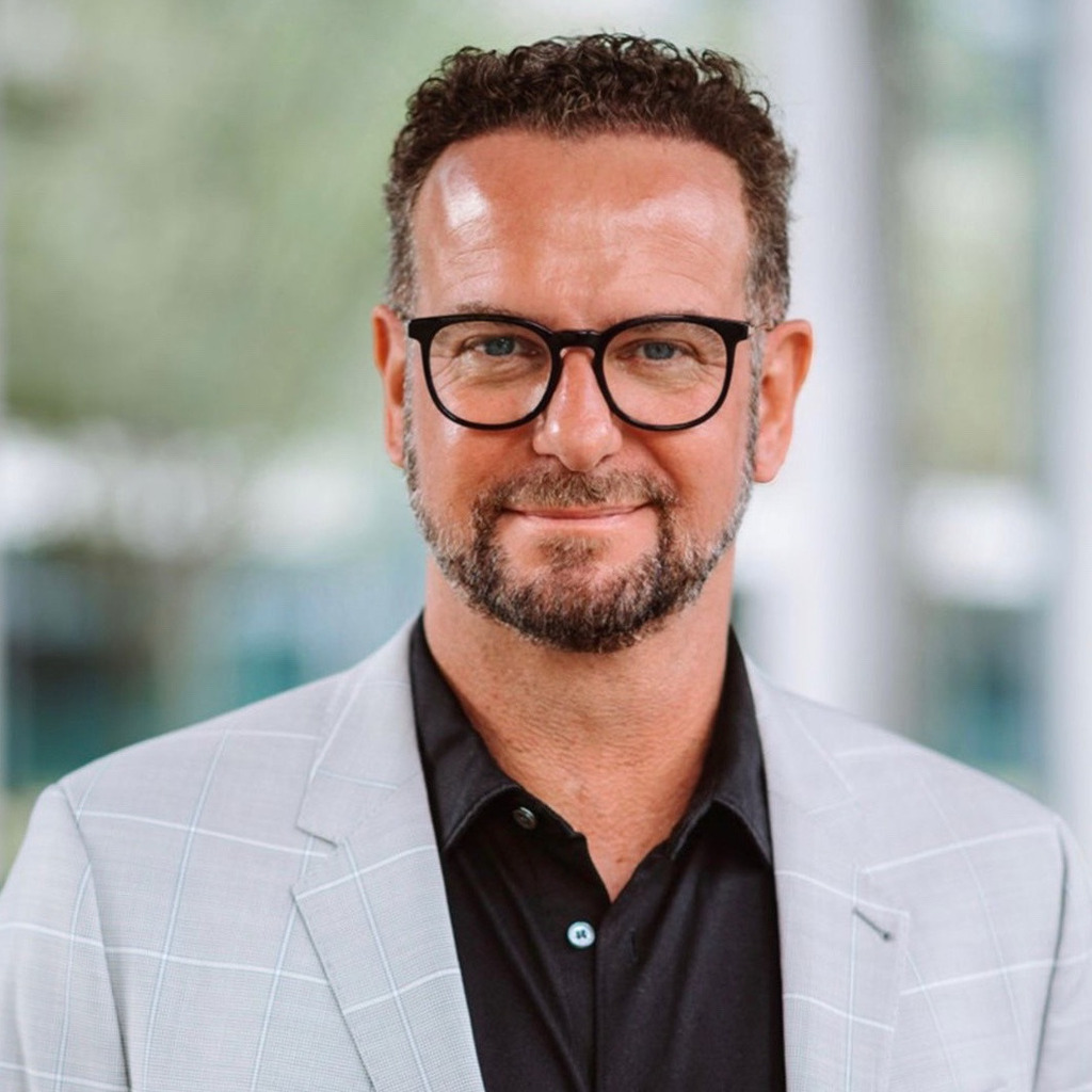 Günther Herrmann Vice President, Head of Business Unit Eyewear
