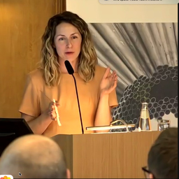 Julia Okatz