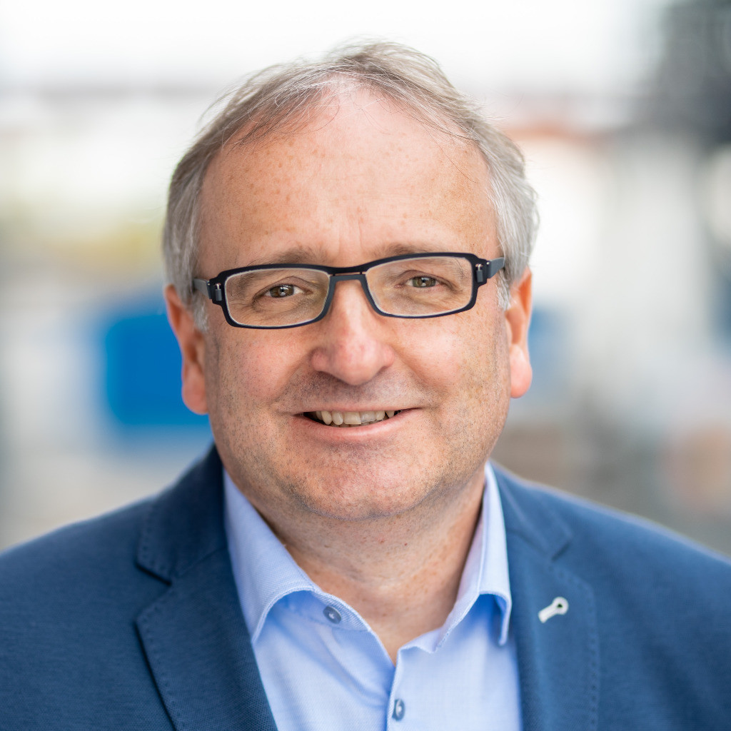 Prof. Dr. Stefan Pelzer Director Innovation Management Evonik