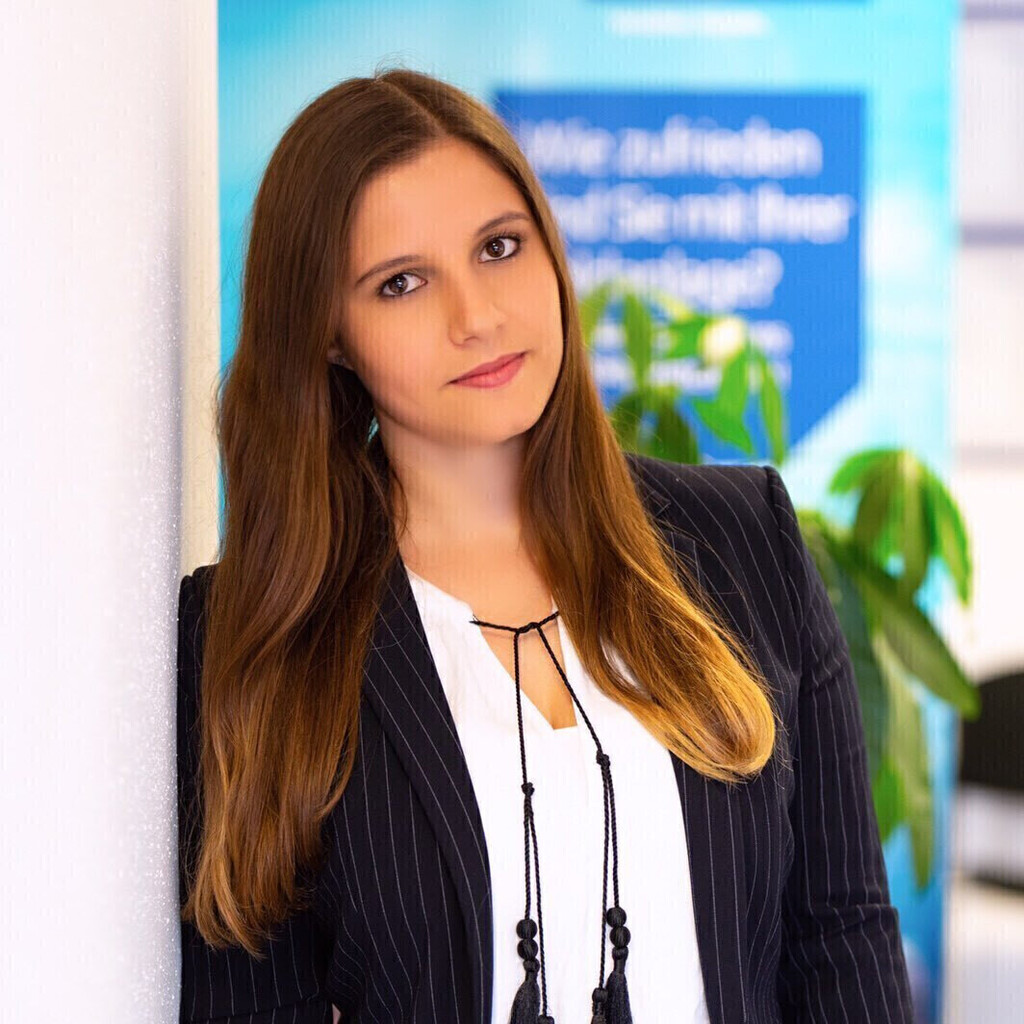 Janine Pittoni Büroleiterin und Kundenberaterin Allianz