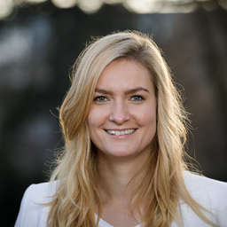 Laura Goetze