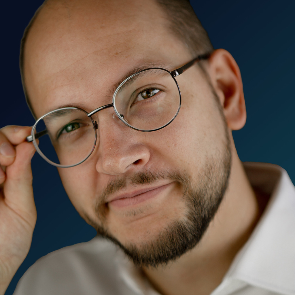 Andrej Oliver Olsen Senior UX Designer / Senior Consultant