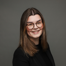 Lara Xenia Smolen