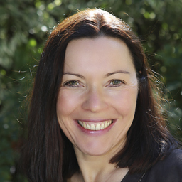 Claudia Decker