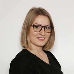 Dr. Pia Stange