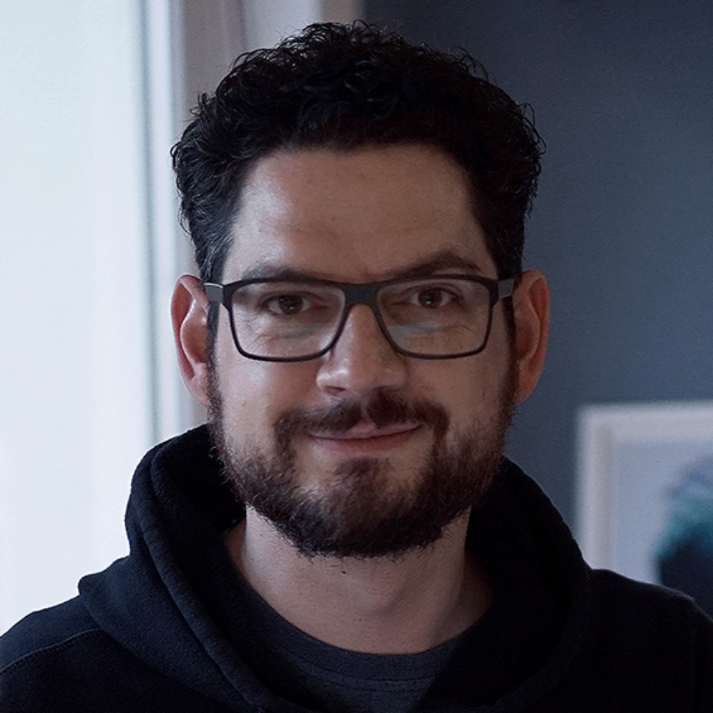 Benjamin Thomsen Creative & Art Director www.benjaminthomsen.de XING