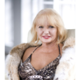 Zsuzsanna Kustor