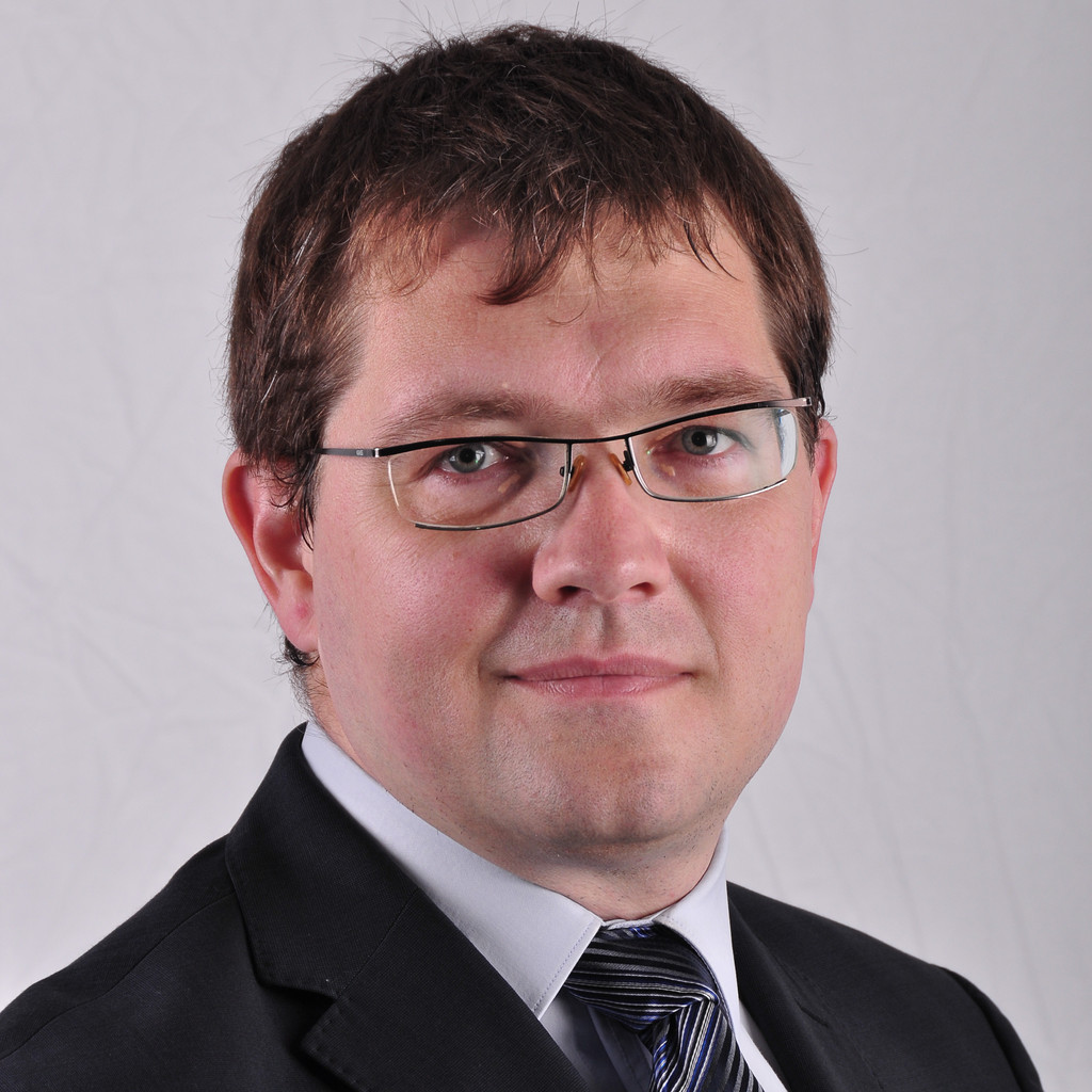 Gerhard Kreß Vice President Mobility Data Services Siemens AG XING