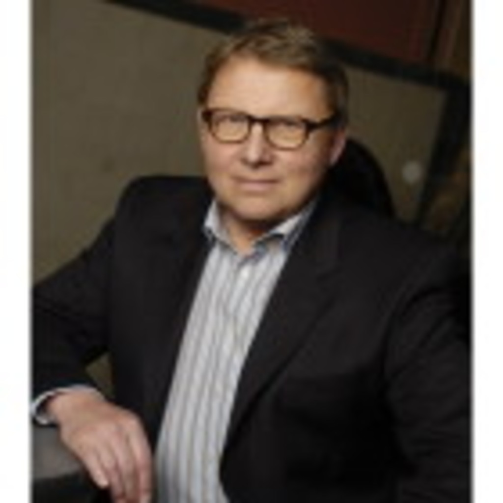 Raimund T. Arntzen Inhaber/ Geschäftsführer medienfusion Verlag