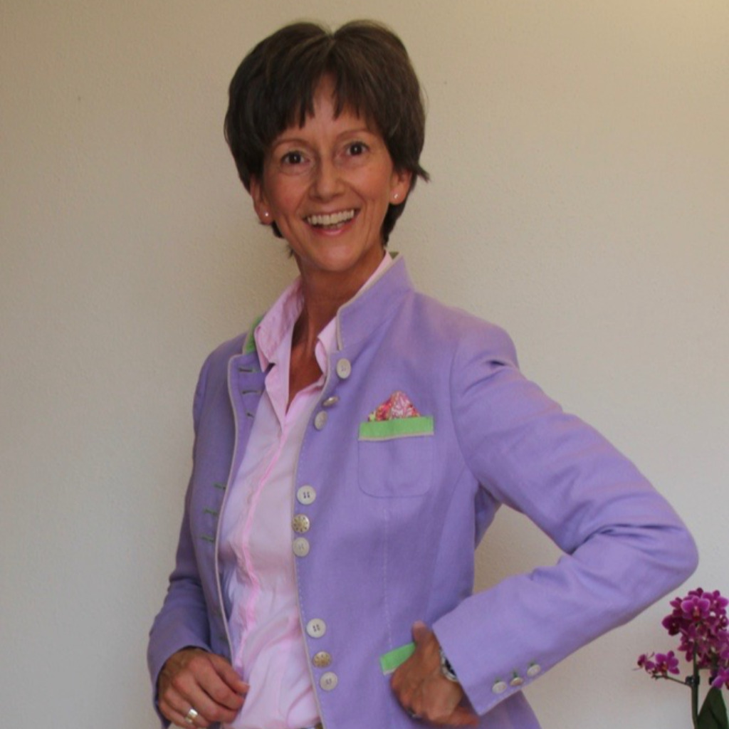 Helga Wutz Verkaufsberaterin und 3D Hausplanung Regnauer Fertigbau