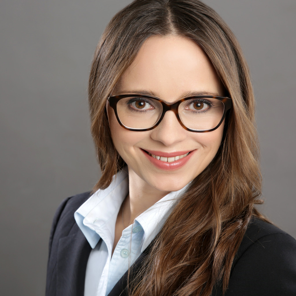 Justyna Nizinska Projektleiter und Assistentin der Geschäftsleitung