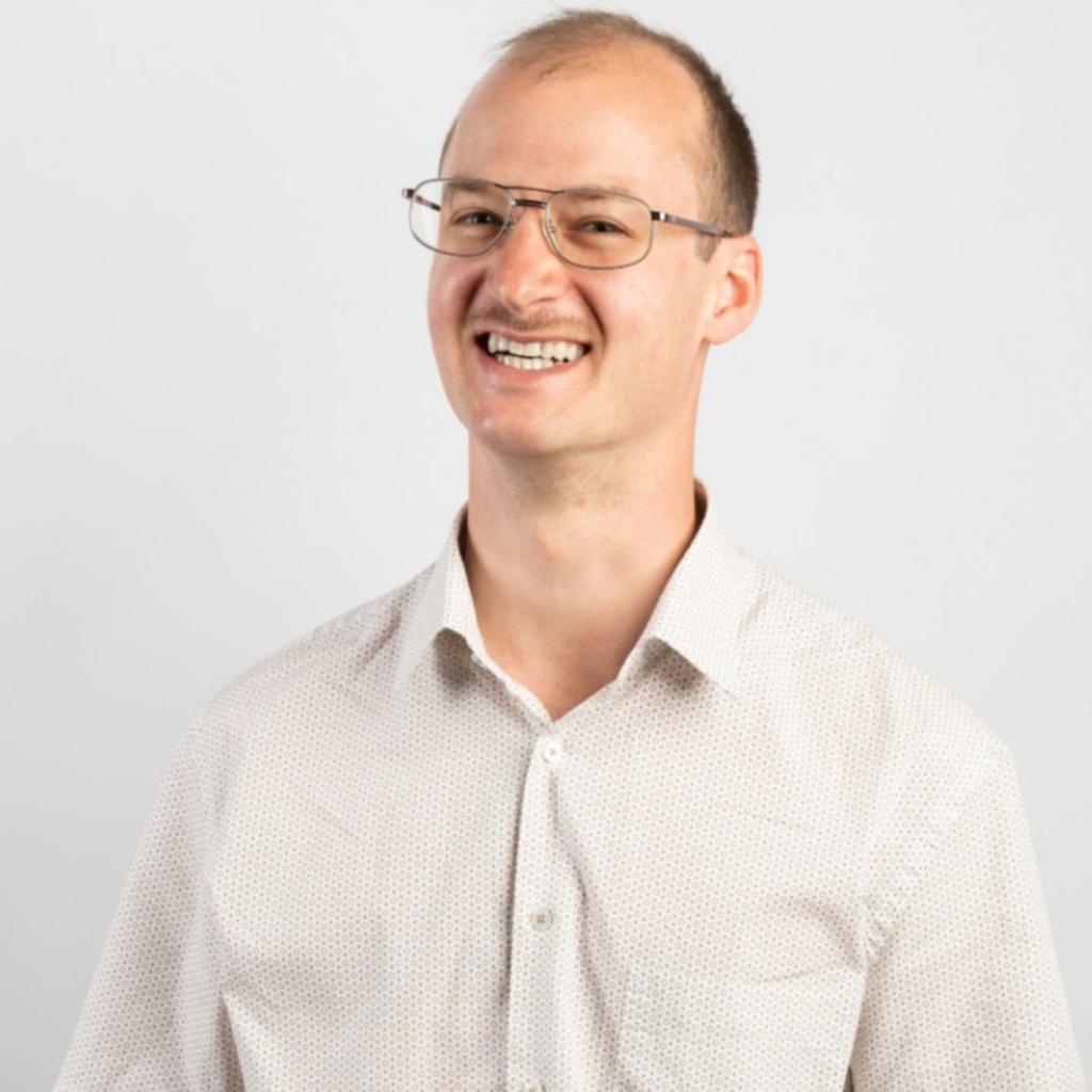 Simon MAX Hilfsarbeiter Druckerei Roser XING