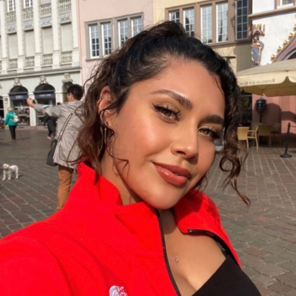 Bella Ballardo Professional Soldier US Air Force XING