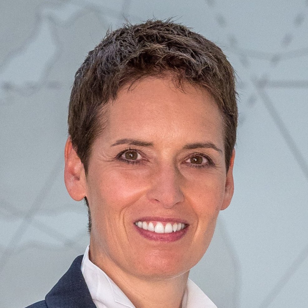 caroline-scherb-chief-communications-officer-swiss-re-xing