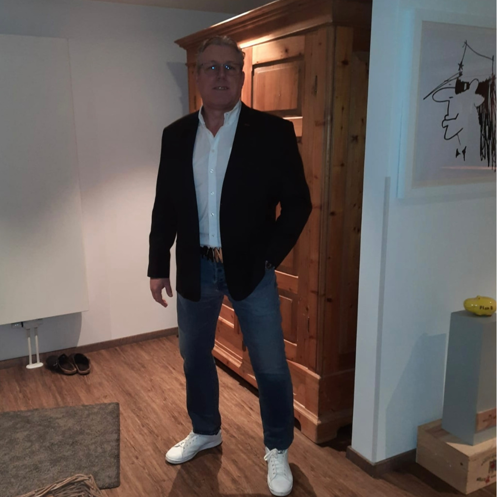 Uwe Stratmann regionaler Vertriebsleiter & Sondermaschinen