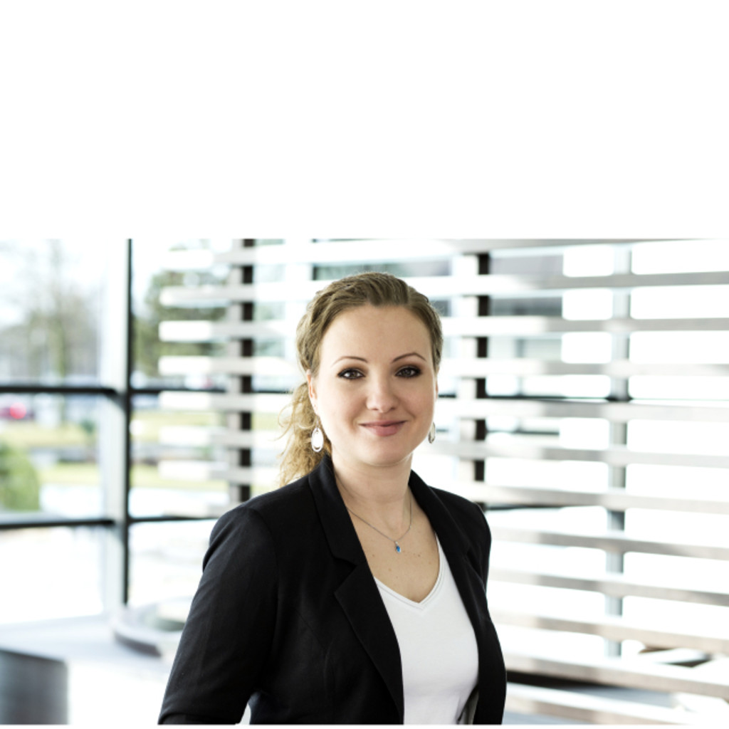 Stephanie Wolf Stellvertretende Unternehmenssprecherin Department