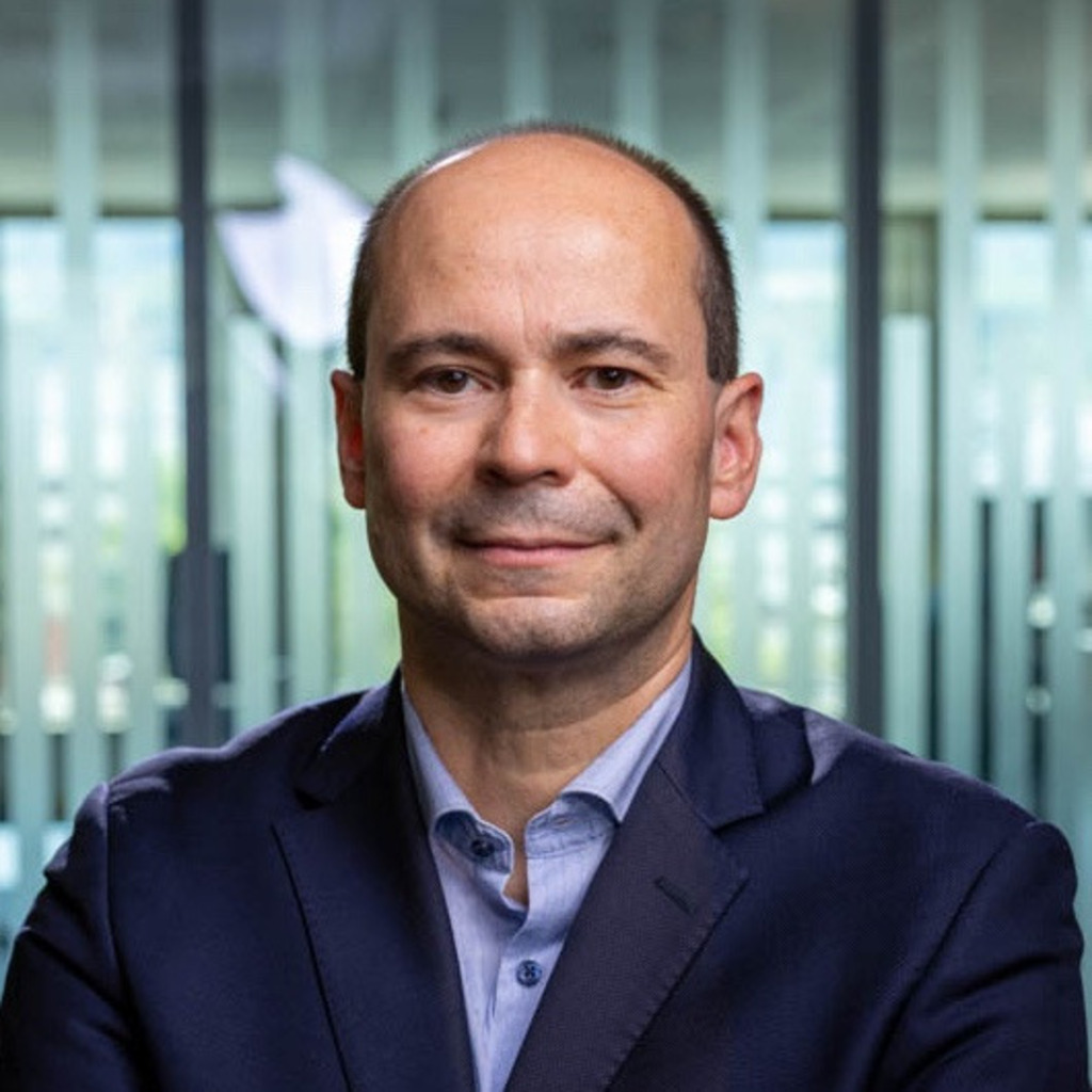 fernan-gonzalez-head-business-analysis-regulatory-business