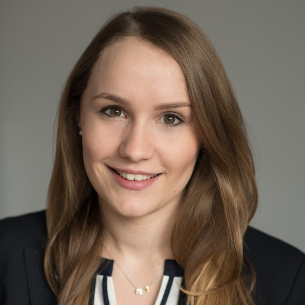 Linda Breckner Legal Counsel Assistant Director Vertragsrecht