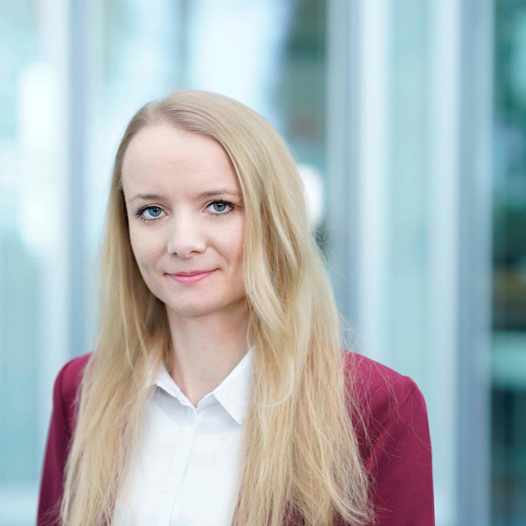 julia-distler-senior-consultant-pwc-deutschland-xing