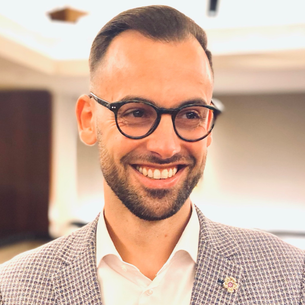 Dennis Wilke Assistant Restaurant Manager NIKKEI NINE im Fairmont