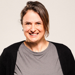 Dr. Claudia Armbrüster