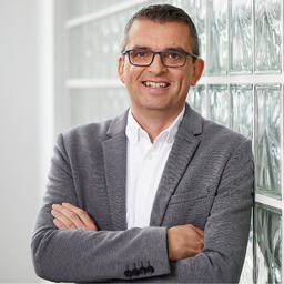 Dr. Stephan Lowis
