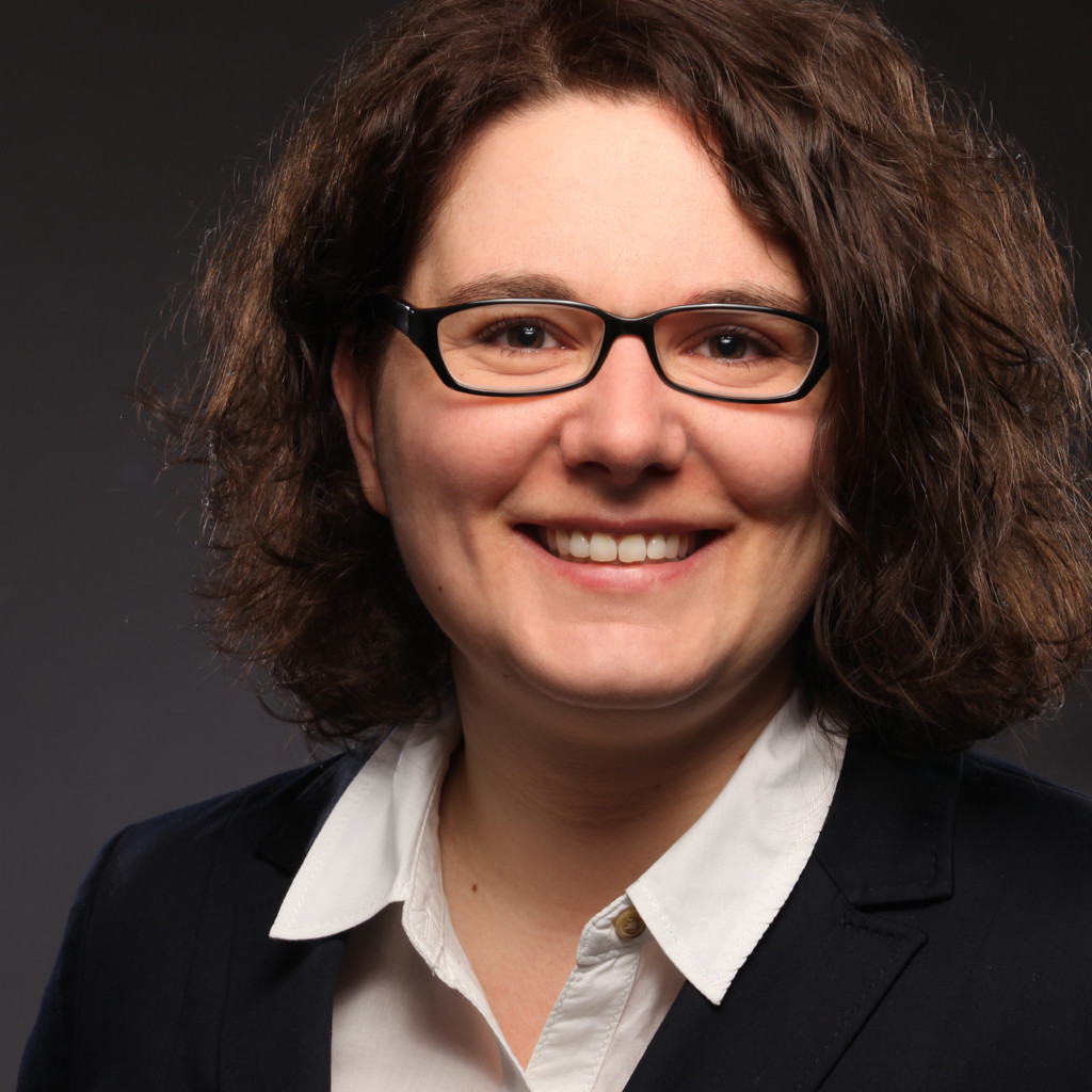 Dr. Lisa Neubauer Leitung Hygienemanagement und aseptische Prozesse