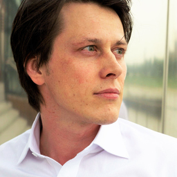 Dirk Strauss