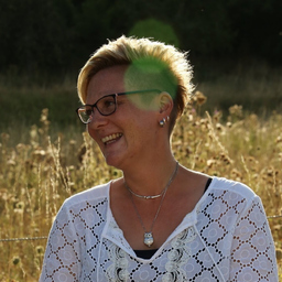 Janine Bär