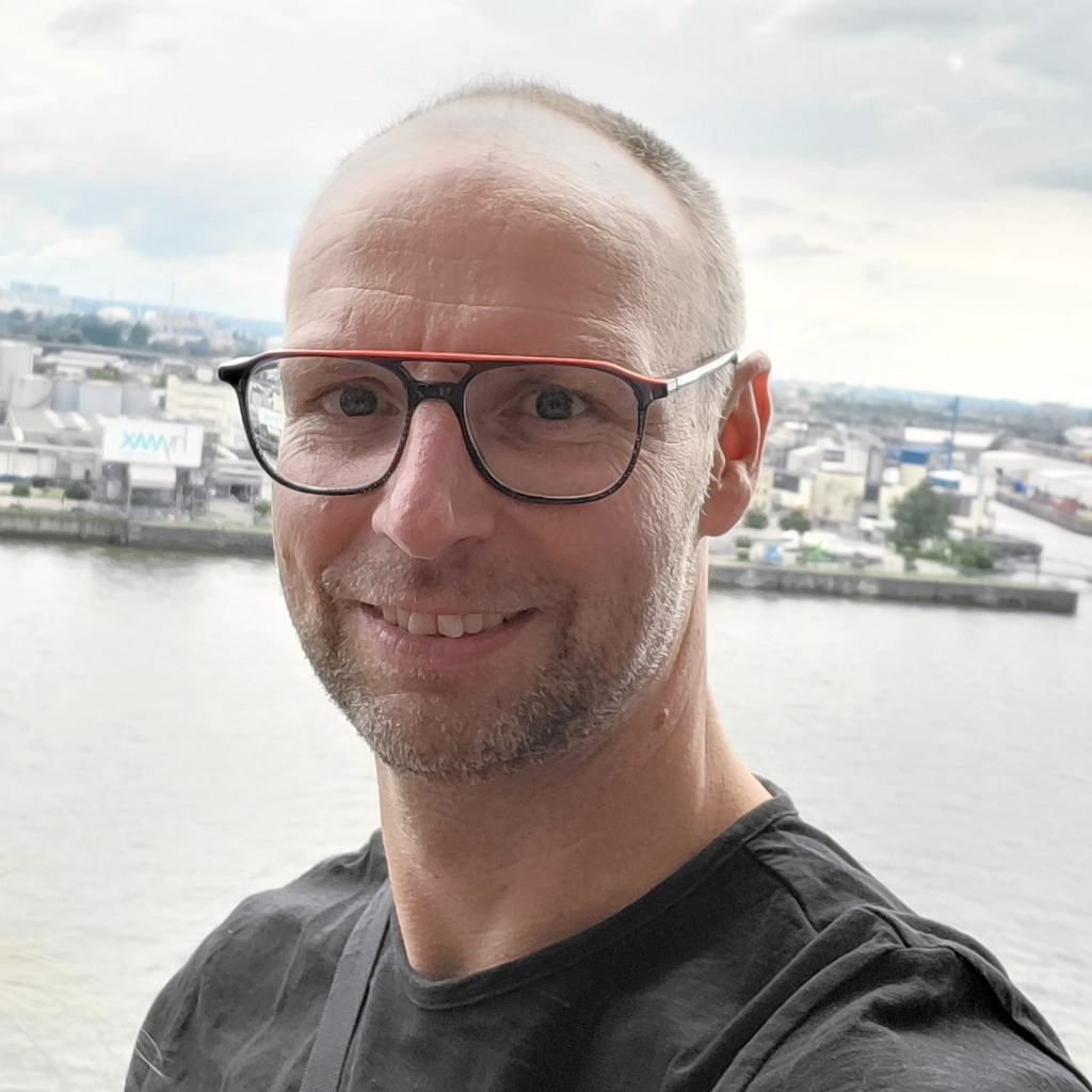 Alexander Czerwinski Senior Manager Supply Chain Management /SIM Card