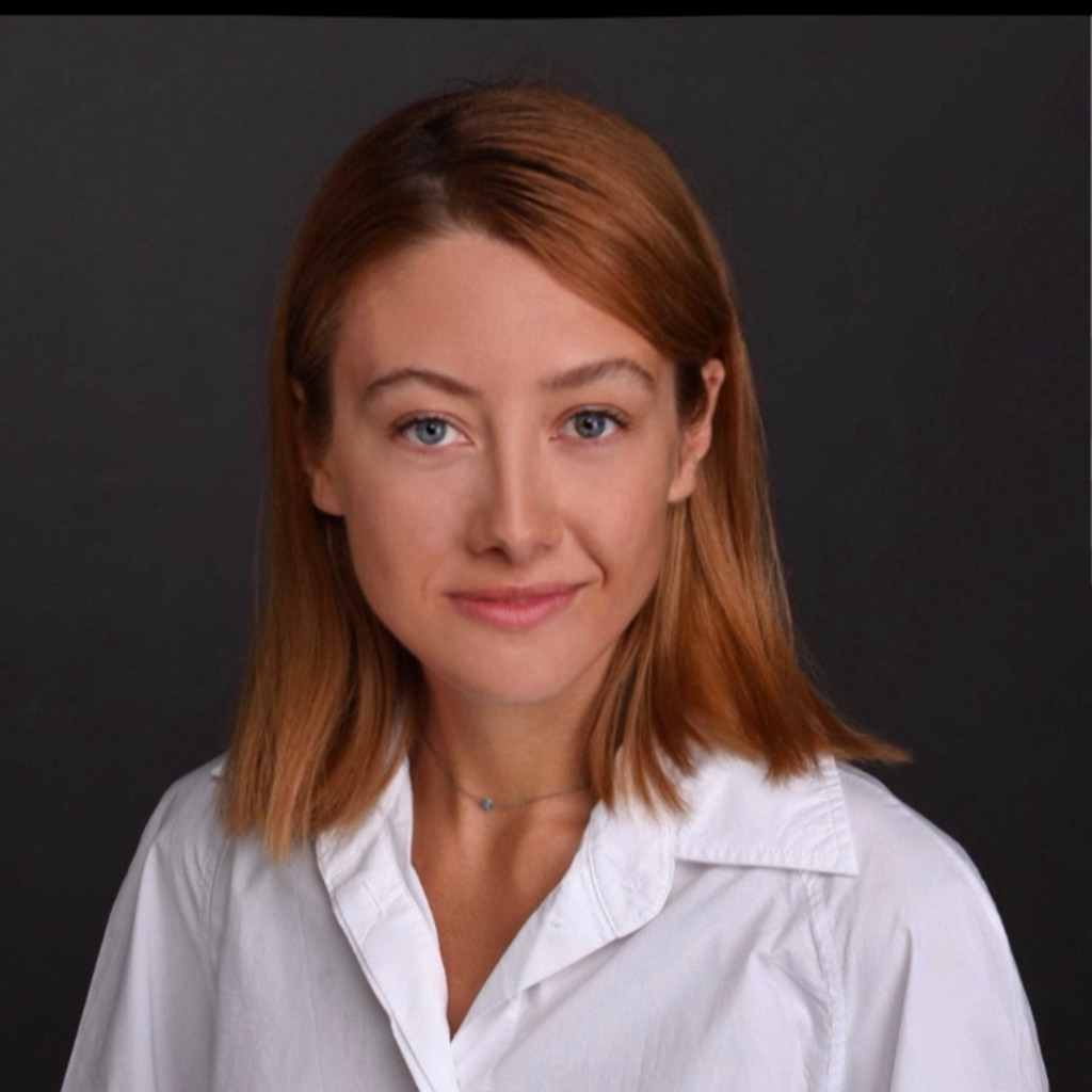 Anastasiia Semenova Executive Assistant Sales Desk Qualifizierte