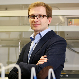 Dr. Aron Varga