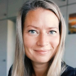 Julia Stoll